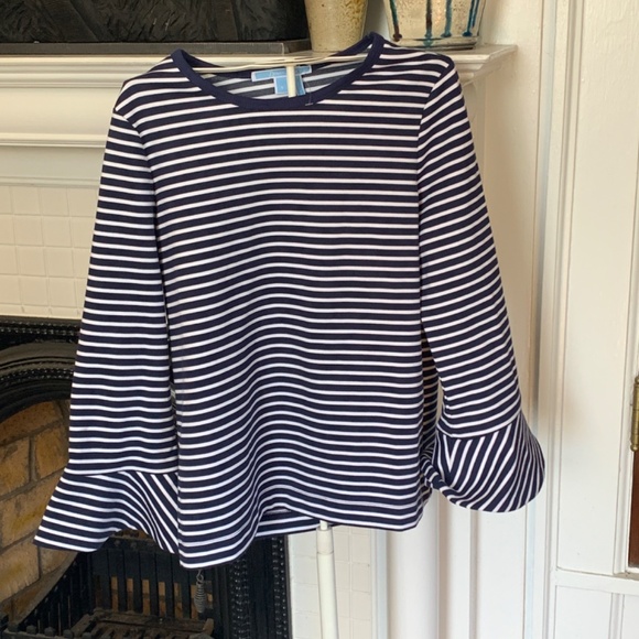 Draper James Sadler bell sleeve top. NWOT. Retail 78‎ - Picture 2 of 4
